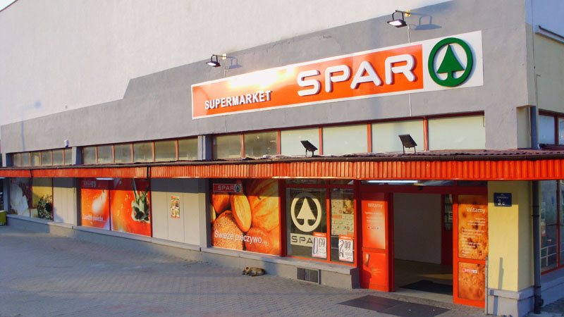 Sklep SPAR w Opatowie po montażu reklam